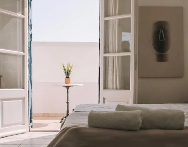 Perseas アパートホテル ナウサ